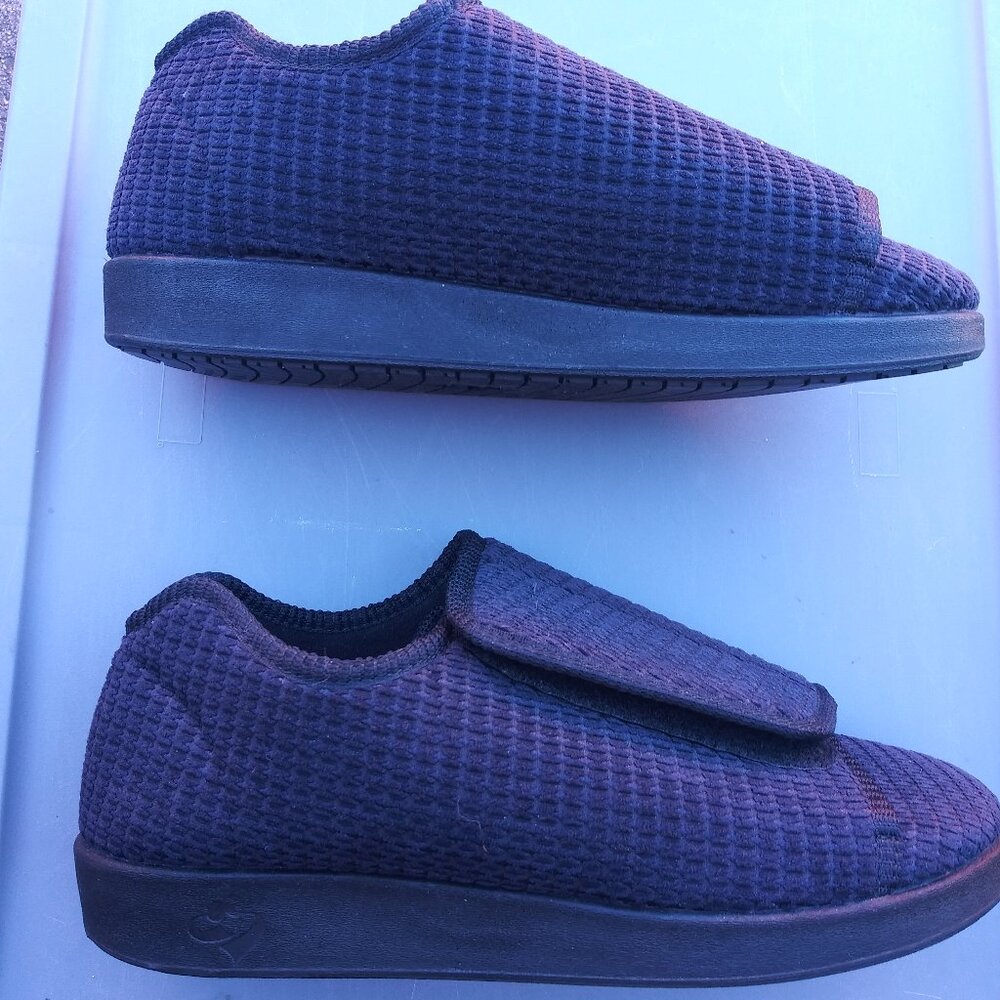 Silvert's Men's Wide Comfort Black Slippers Size 8